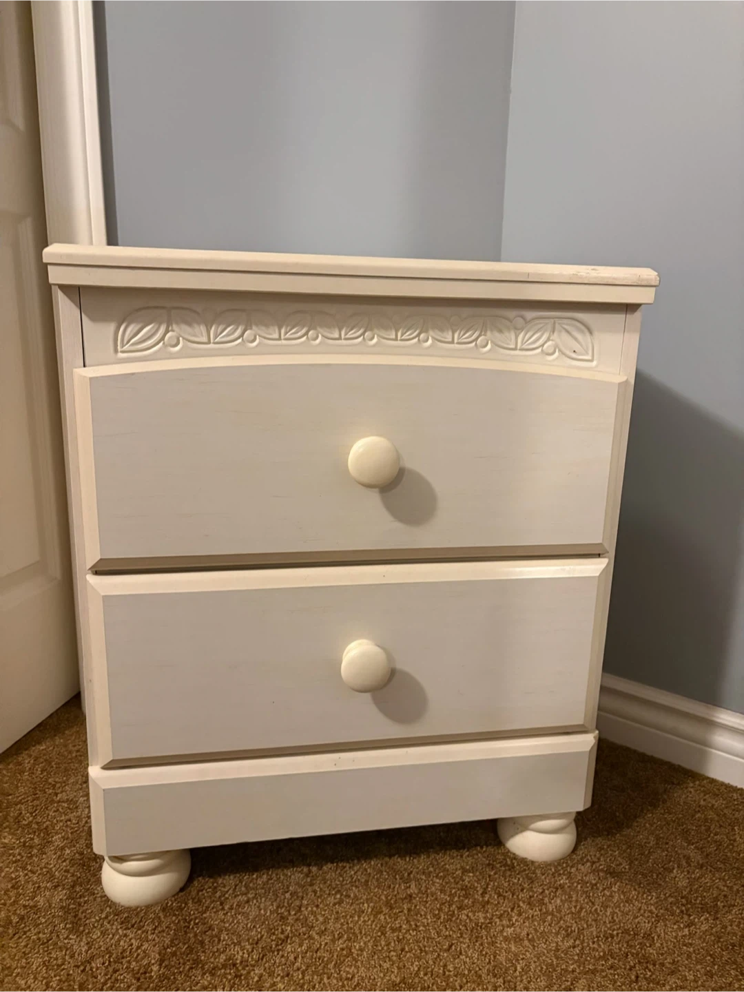 Bedroom set. Cream coloured dresser and mirror set - photo 3