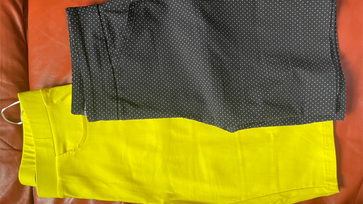 Bundle of 4 Pairs of Women's Shorts - photo 3