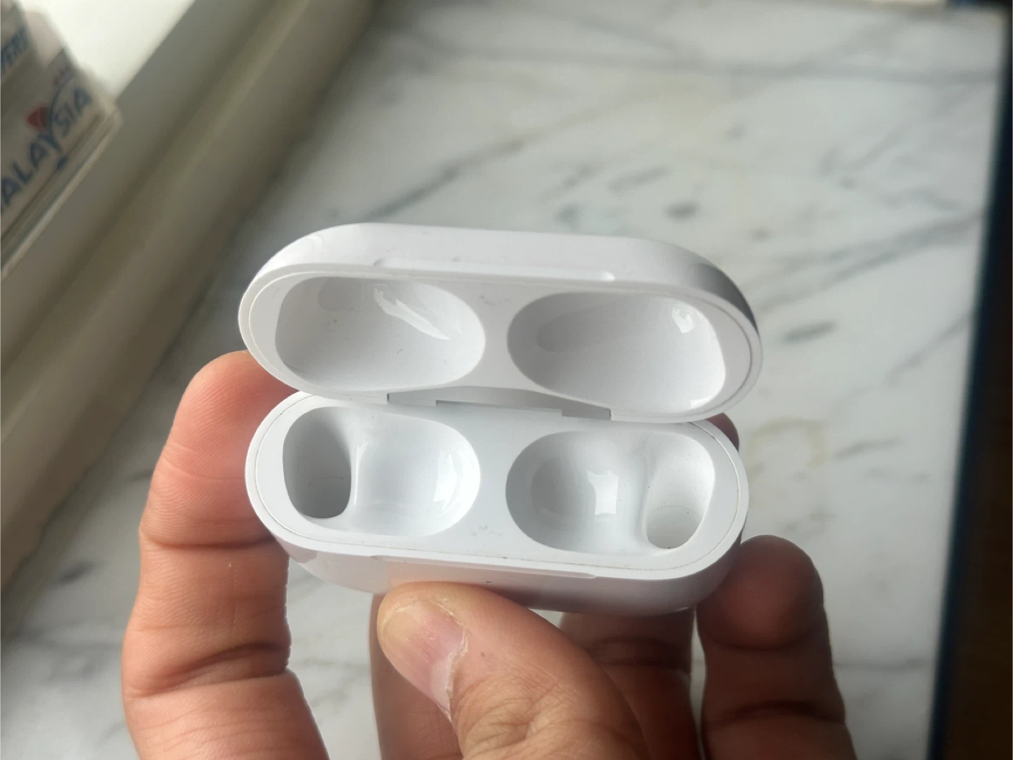 Apple Airpods 2 Pro Charging Case 1th Gen Lighting Port - photo 2