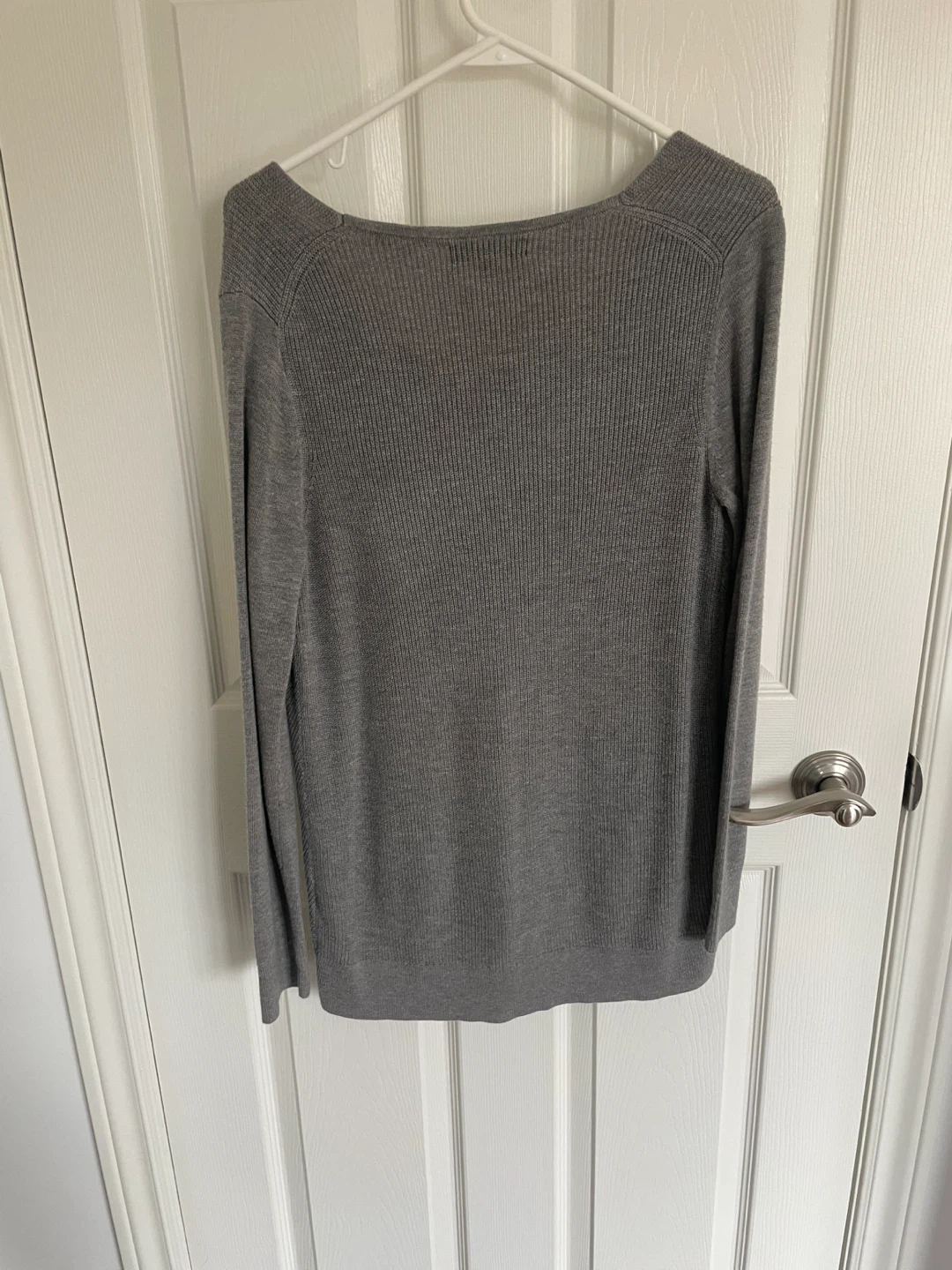 Banana Republic Grey V-Neck Sweater Size M - photo 3