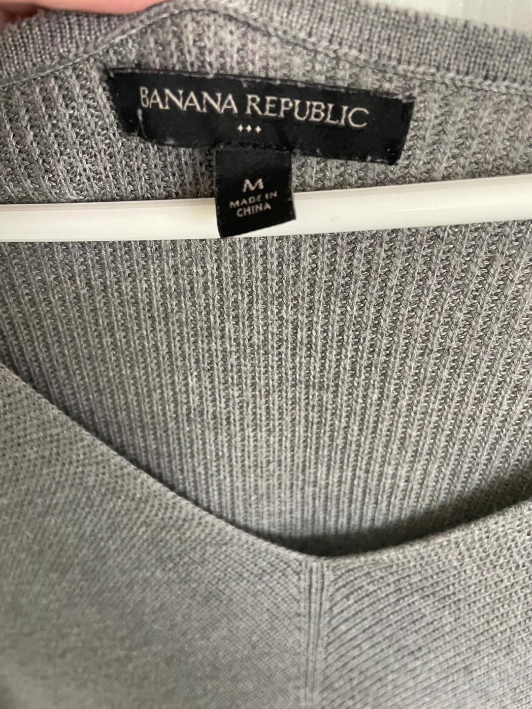 Banana Republic Grey V-Neck Sweater Size M - photo 2