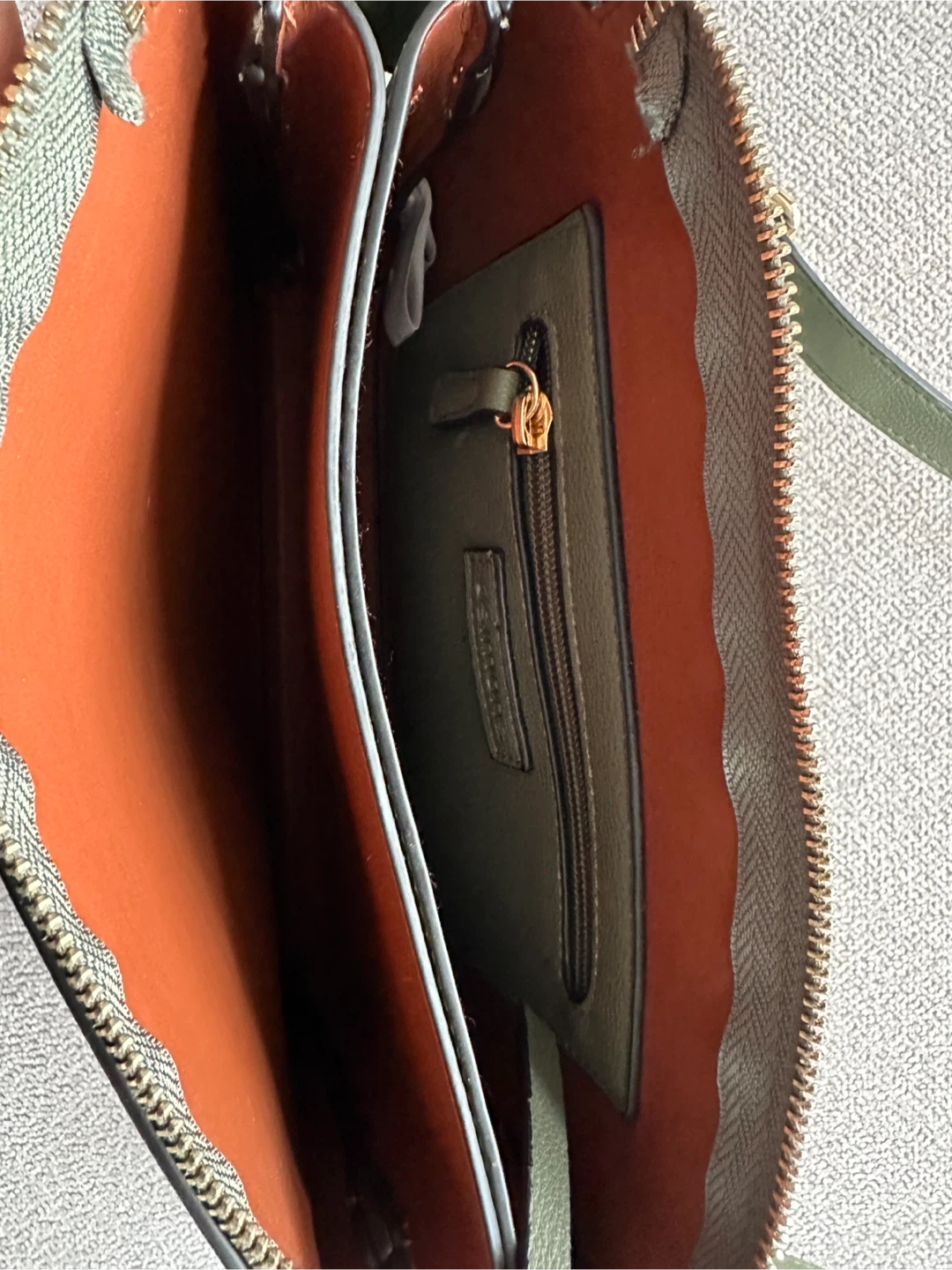 Green Crossbody Bag -$15 - East York - photo 3