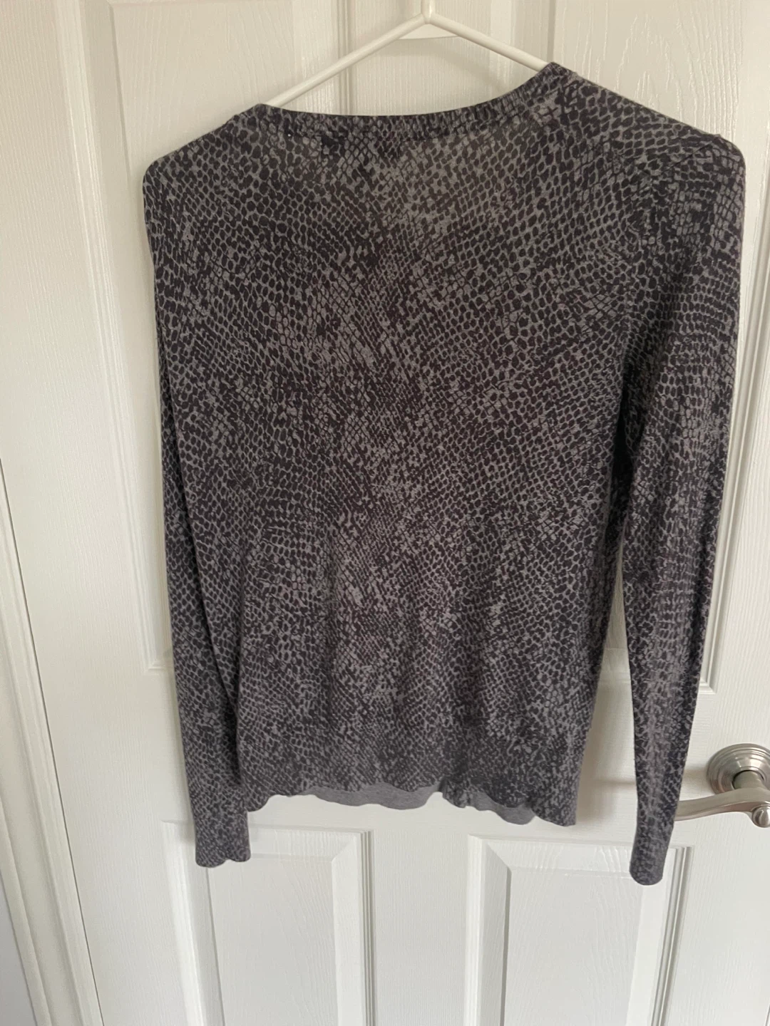 Banana Republic Grey Snake Print Cardigan Sweater Size M - photo 4