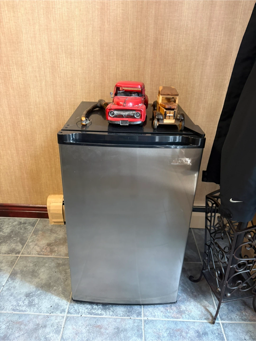 Danby Mini Fridge - photo 2