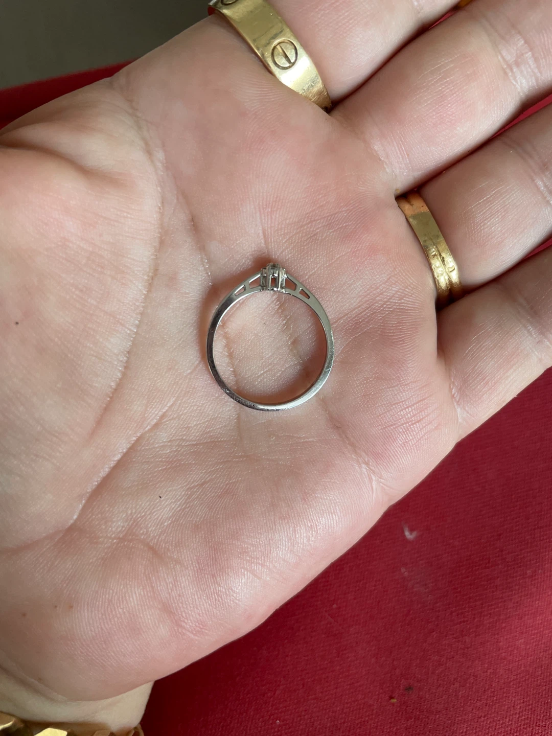 10k Gold Diamond Ring - Size 7 - photo 4