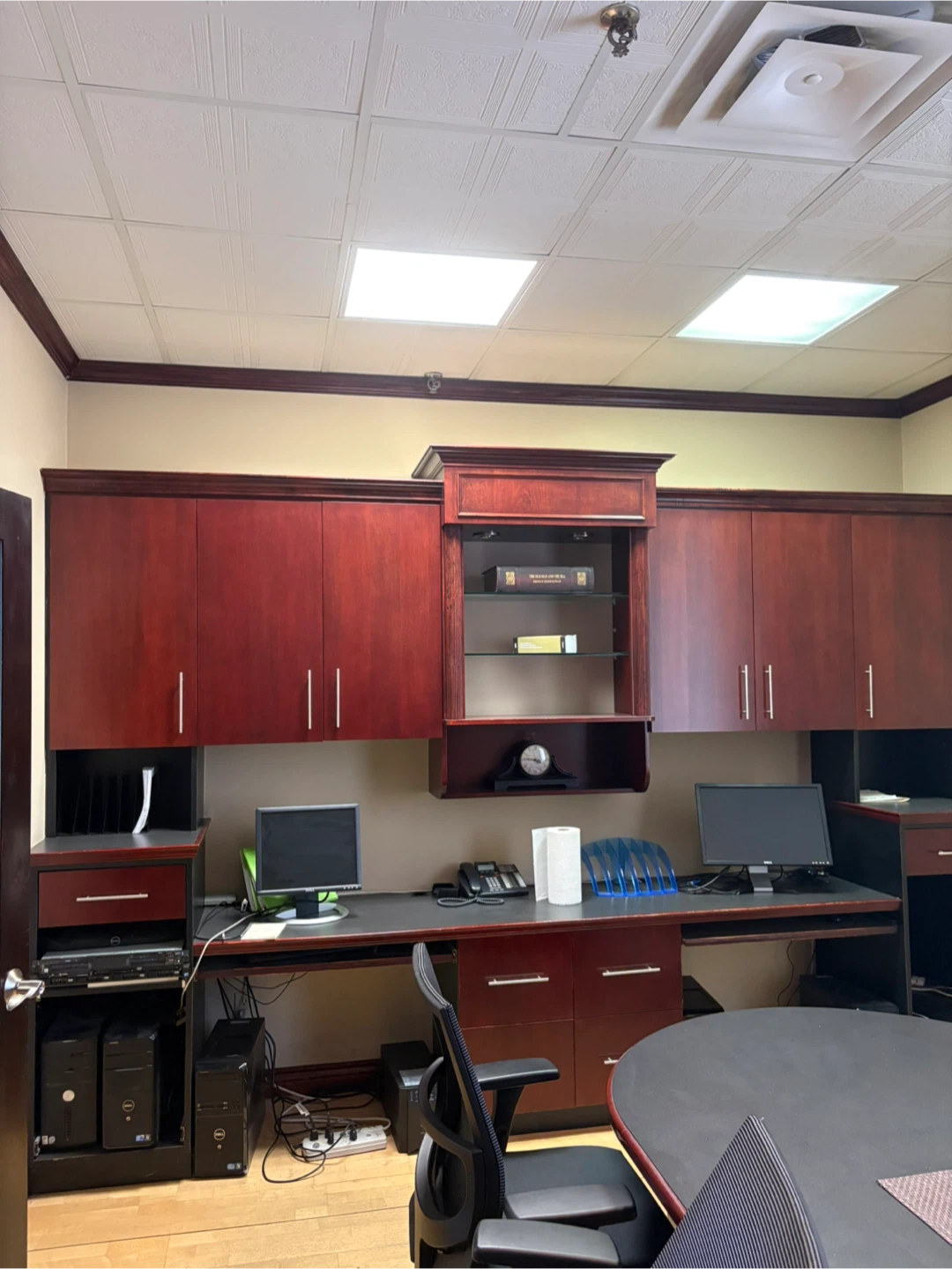 Large office desk with built-in cabinets and hutch - photo 2