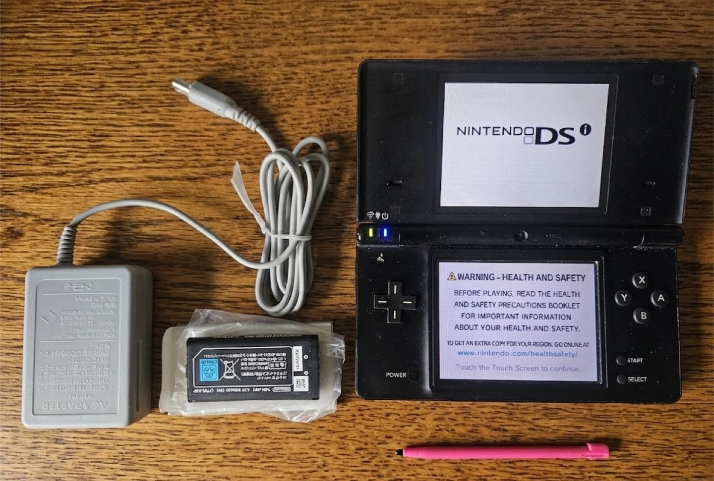 🔥 Nintendo DSi with New Battery + Charger & Stylus Pen