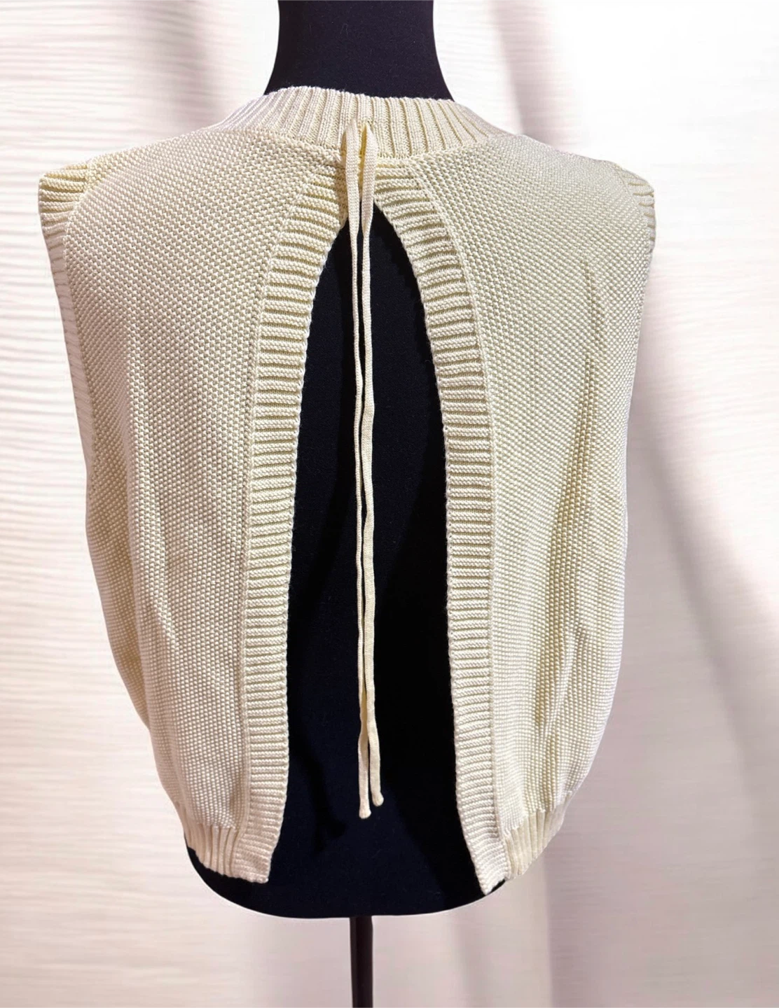 Yellow Sleeveless Sweater Vest Size L - photo 2