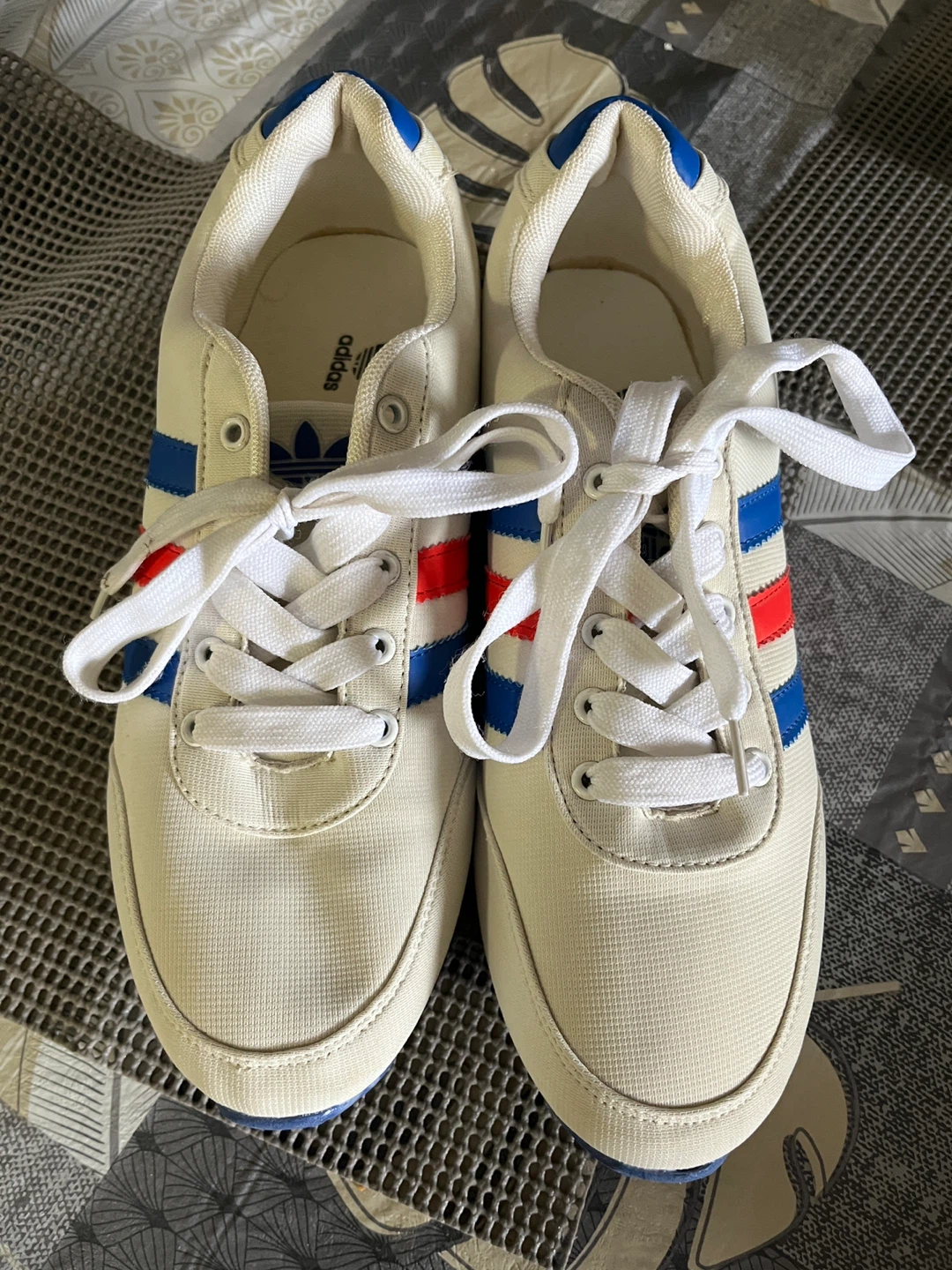 Adidas Sneakers Size 9.5 US White/Blue/Red