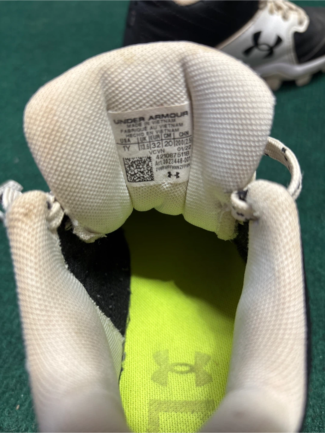 Under Armour Youth Baseball Cleats.  Size 1Y - photo 2