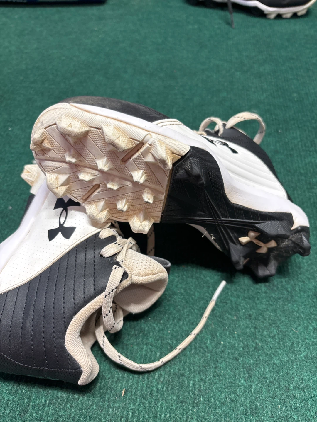 Under Armour Youth Baseball Cleats.  Size 1Y - photo 3