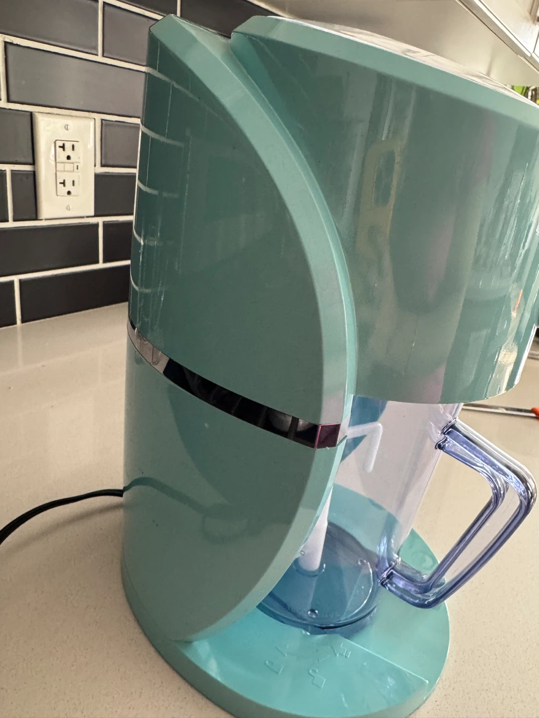 Frigidaire Ice Crusher Maker - photo 3