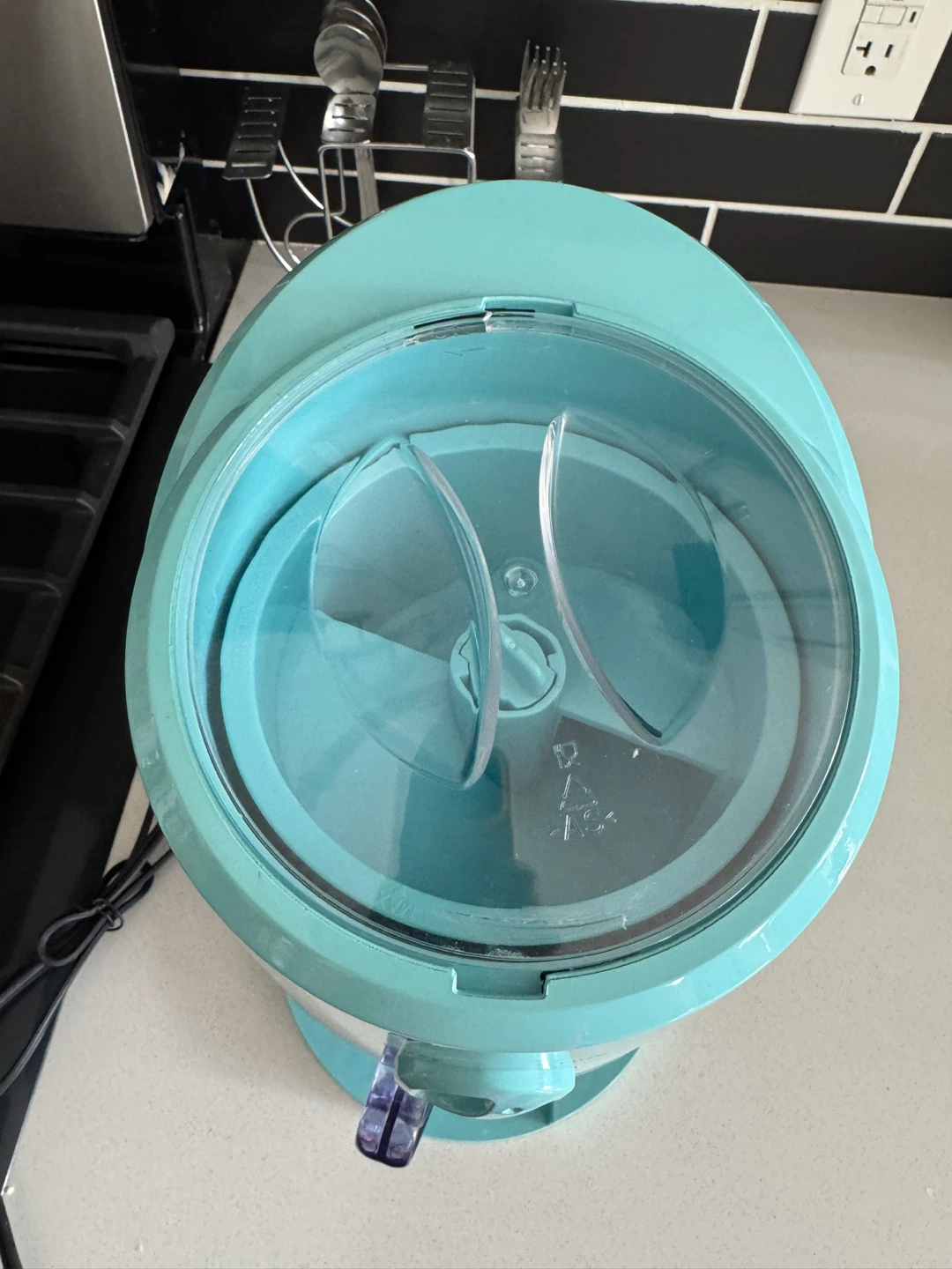 Frigidaire Ice Crusher Maker - photo 2