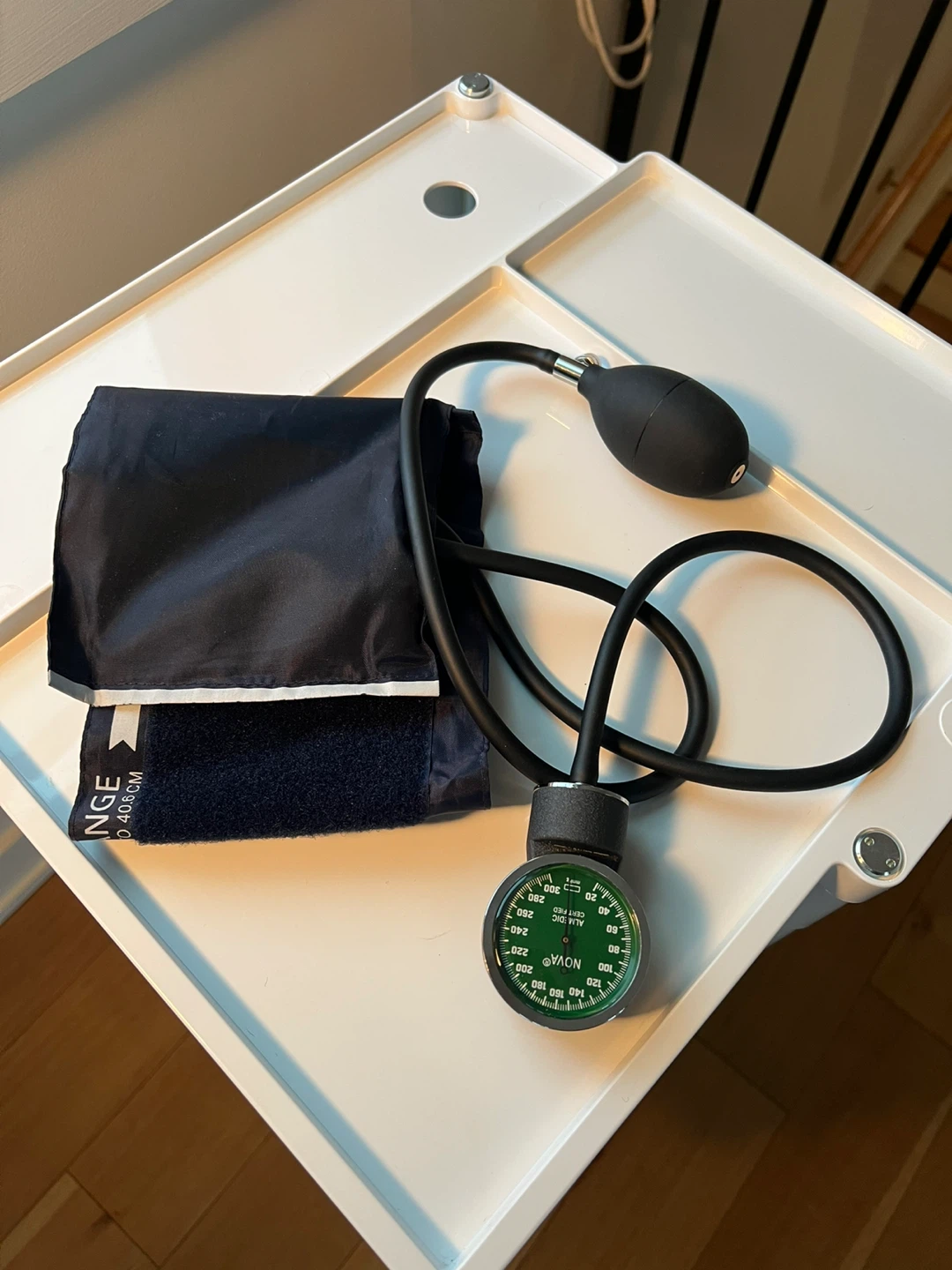 Basic Nova Aneroid Sphygmomanometer