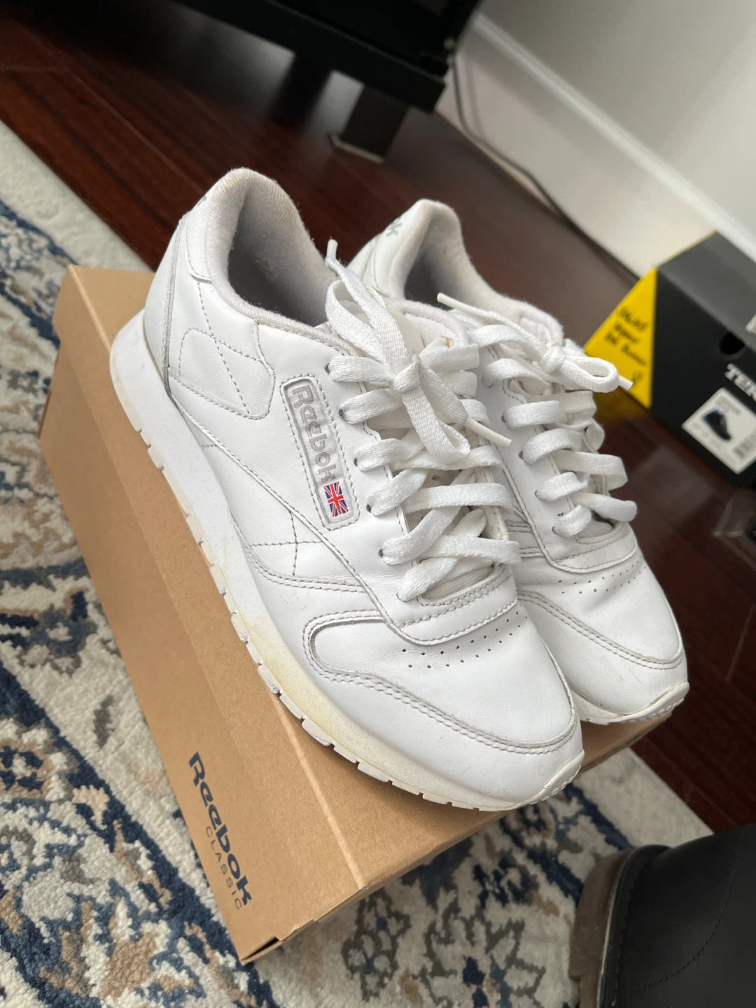 Reebok Classic Leather Sneakers Women’s Size 6.5 – White w/ Box