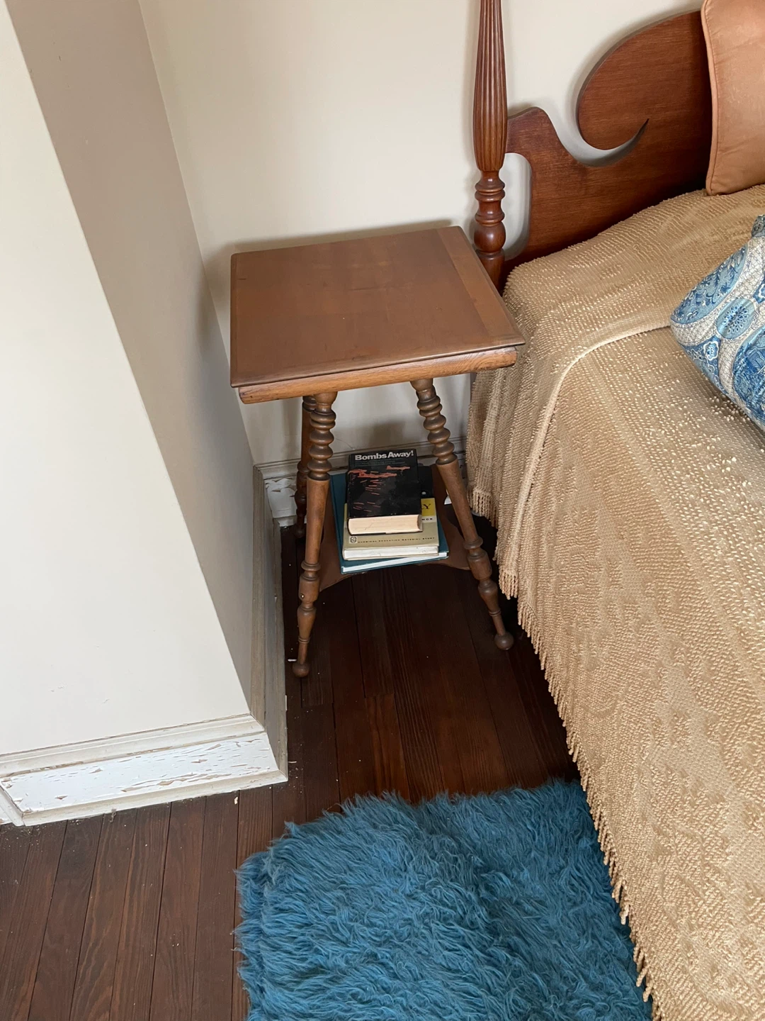 Vintage Wooden Dresser with Mirror - photo 4