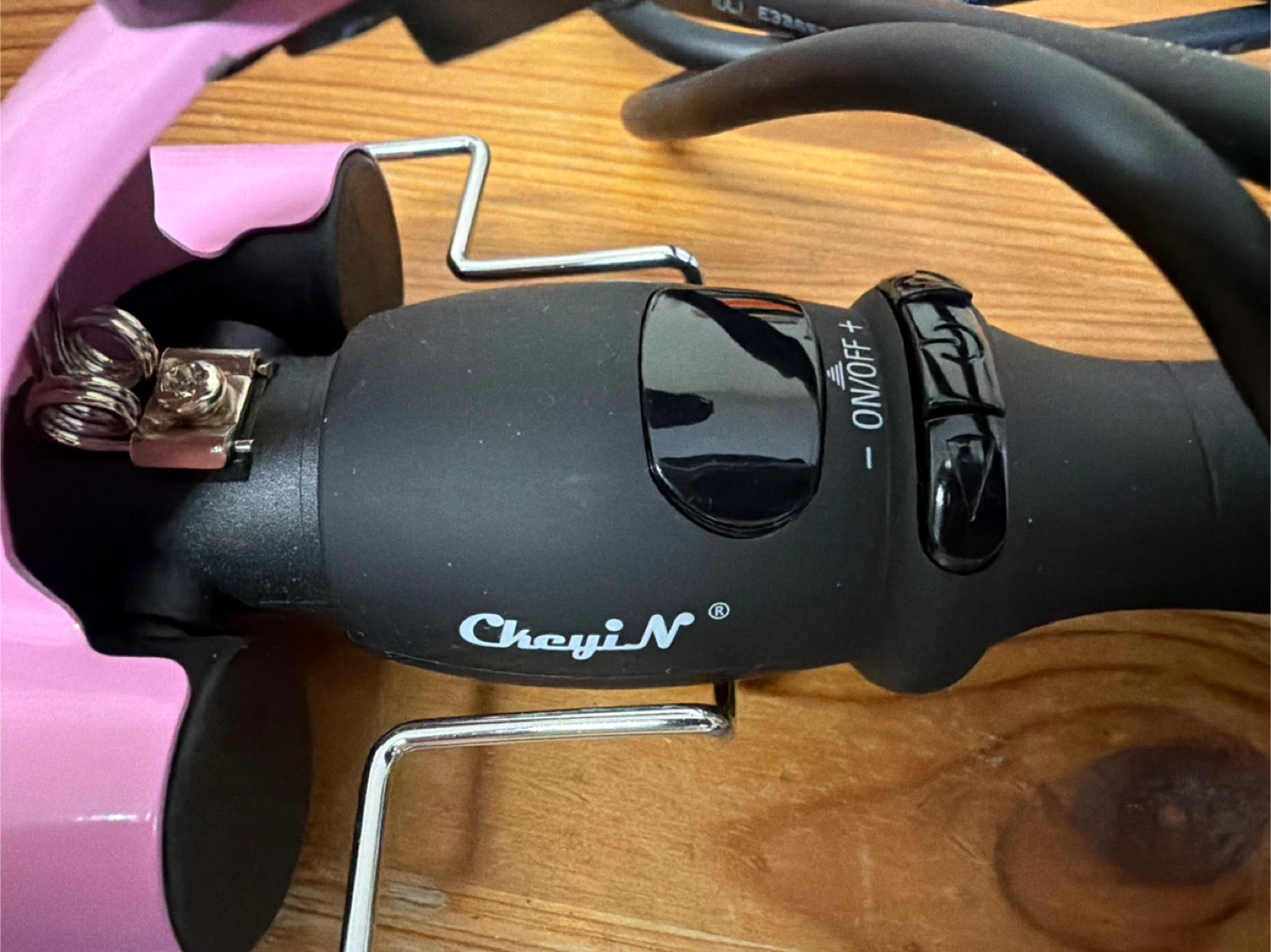 Cheyi Triple Barrel Waver Hair Curler - Pink