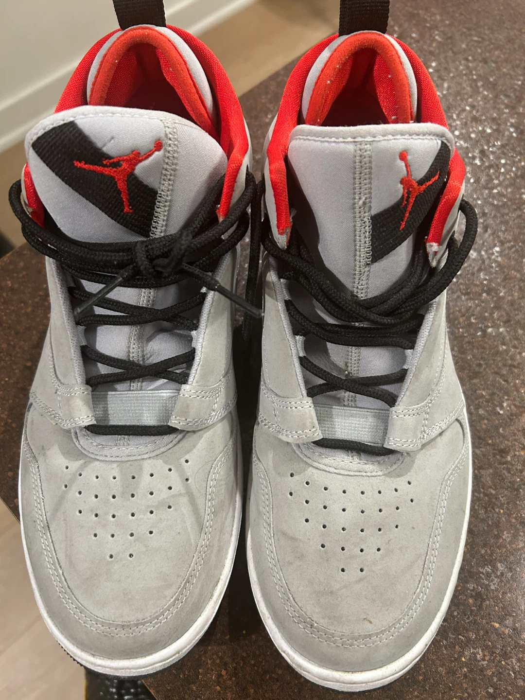 Air Jordan Fadeaway in Wolf Grey & Red - photo 2