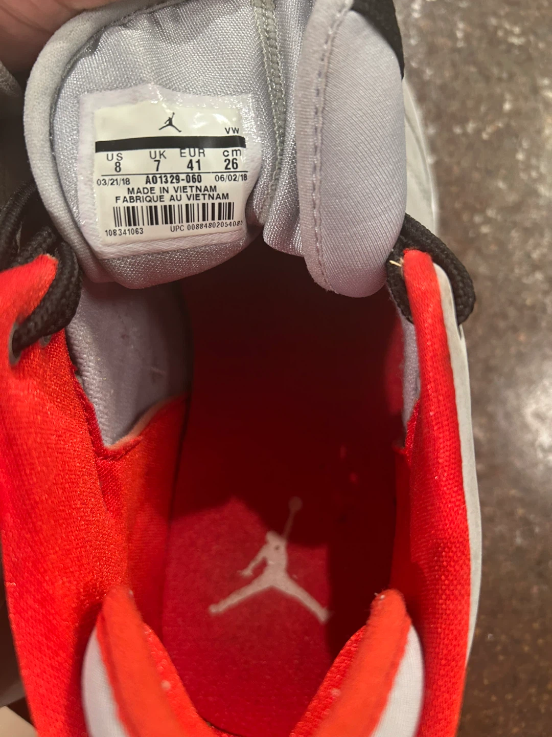 Air Jordan Fadeaway in Wolf Grey & Red - photo 3