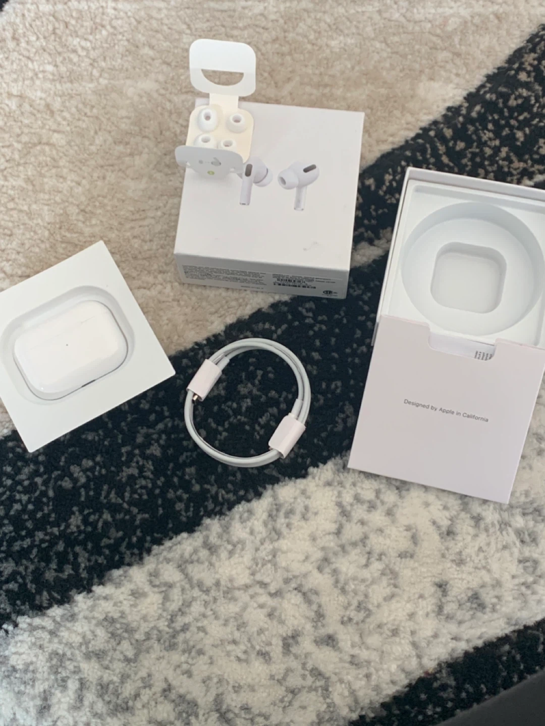 Apple AirPods Pro (2nd generation) - photo 2