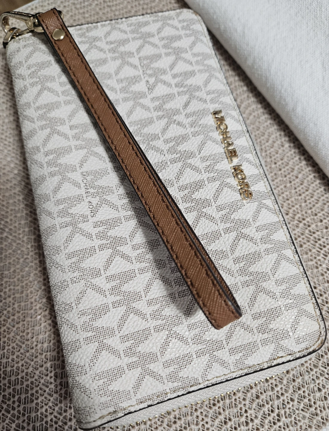 Michael Kors Wristlet Wallet