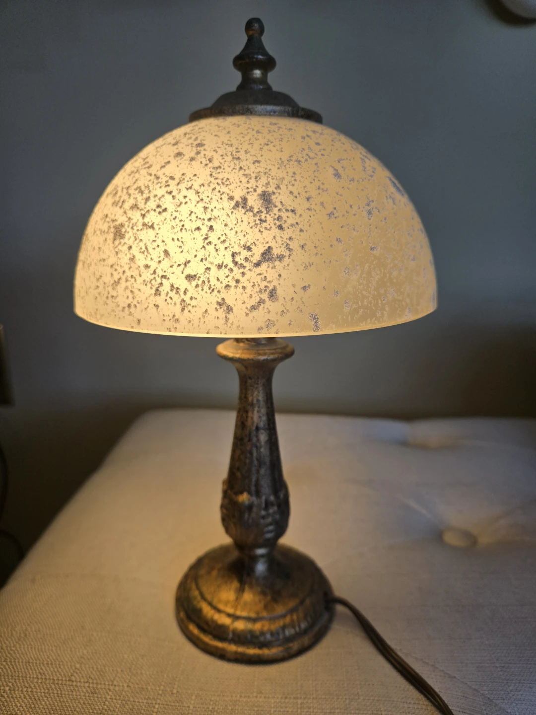 Vintage style lamp with frosted glass shade