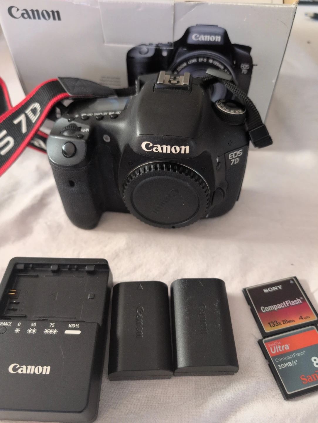 Canon EOS 7D digital camera in exceptional condition - photo 2