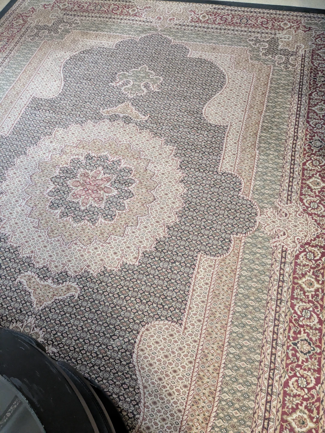 Living room carpet with free rack and free ladder. - photo 5