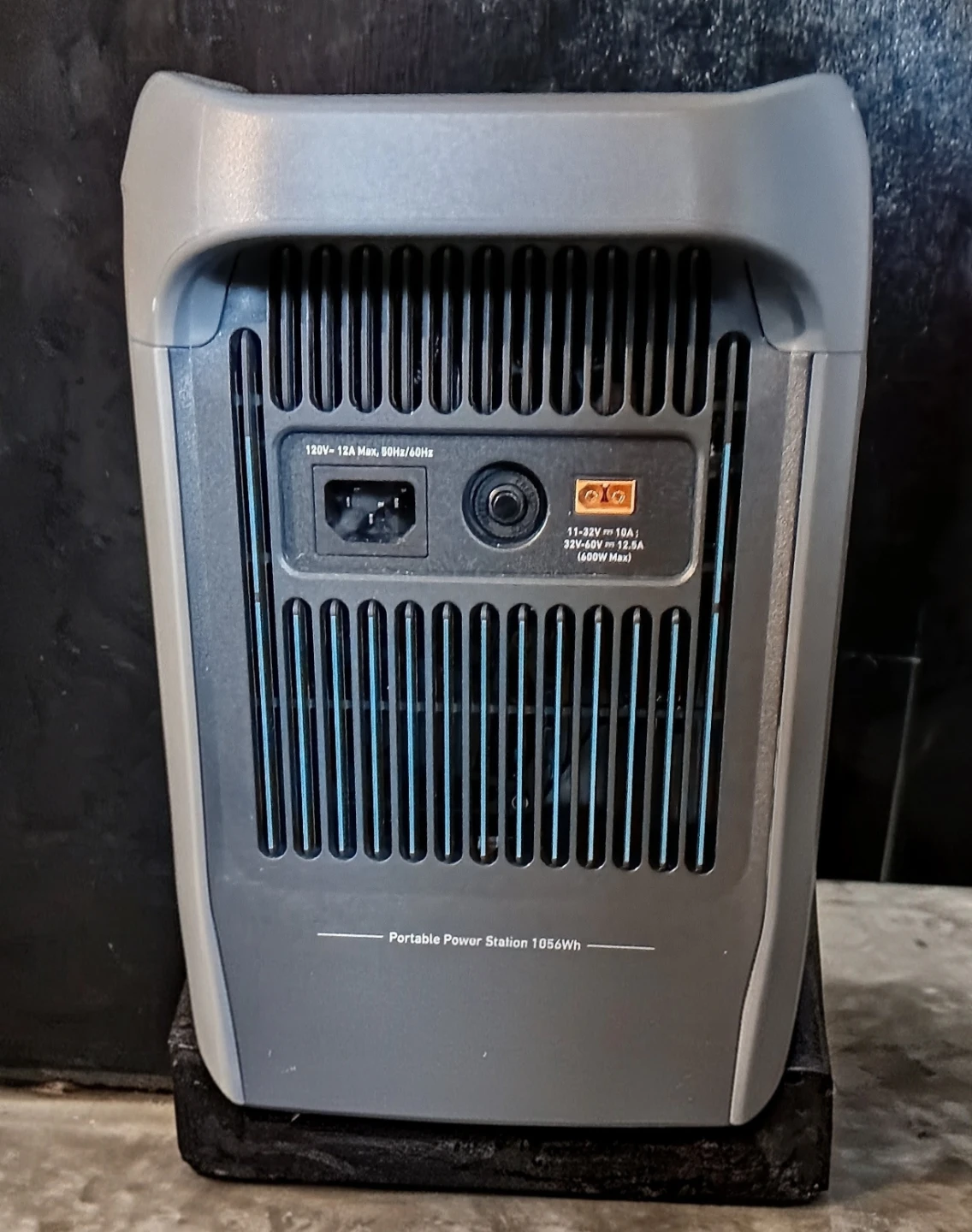 Anker SOLIX Portable Power Station - photo 2