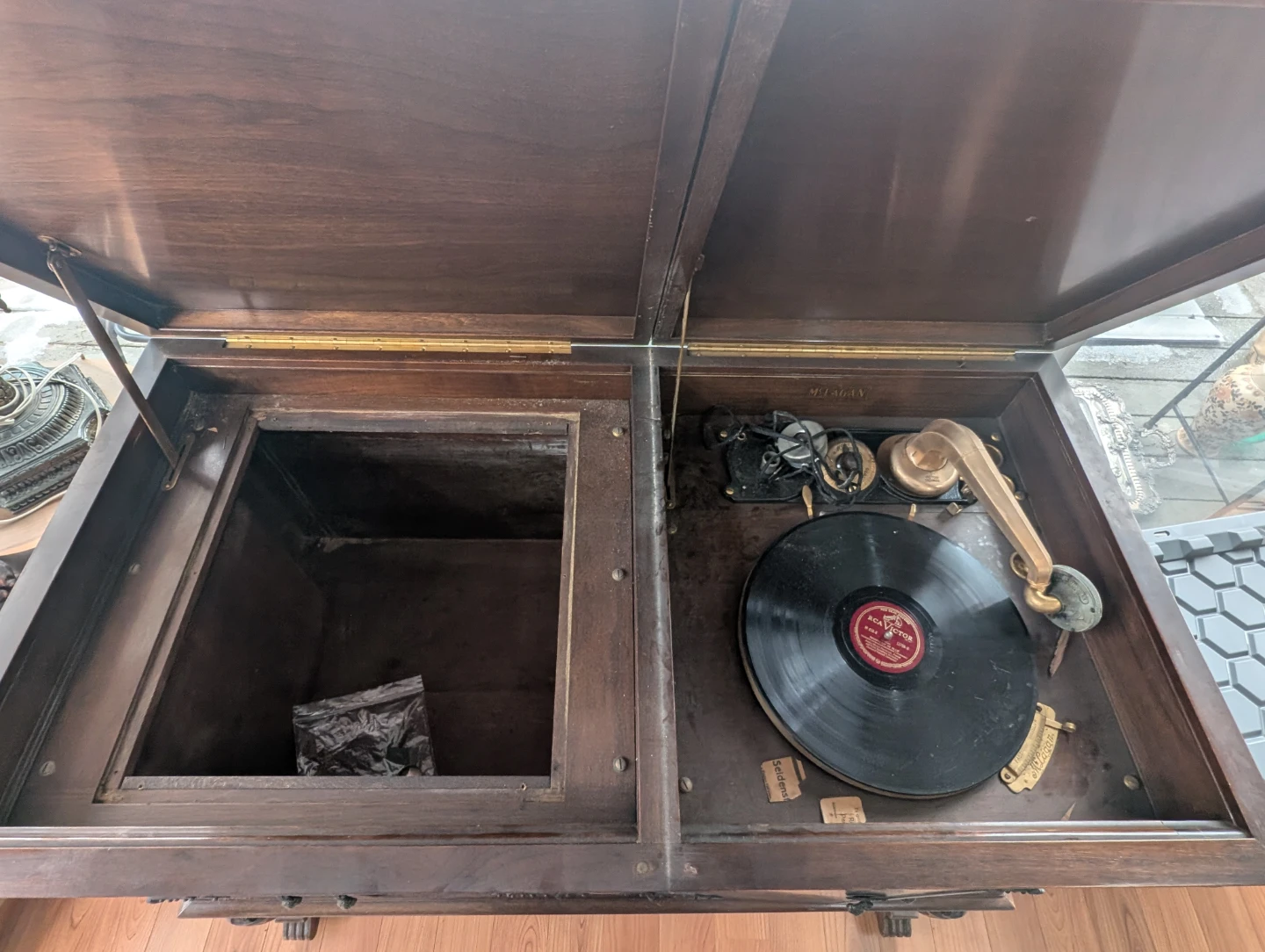 Vintage McLagan Phonograph Gramophone - photo 3