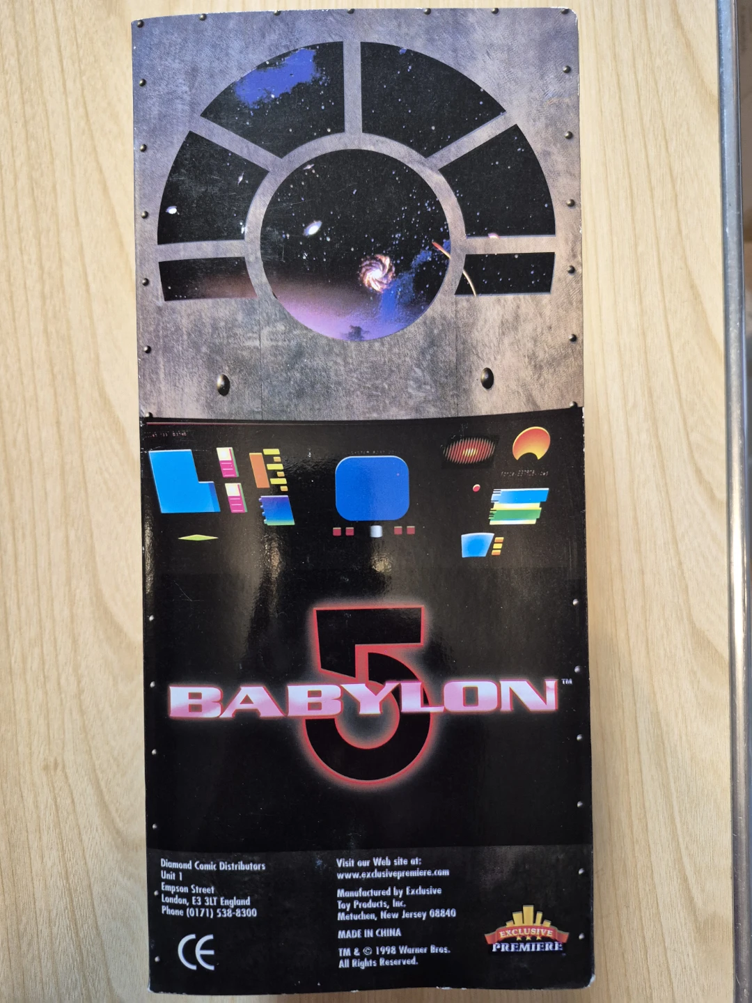 Babylon 5 Chief Michael Garibaldi Poseable Action Figure - photo 3