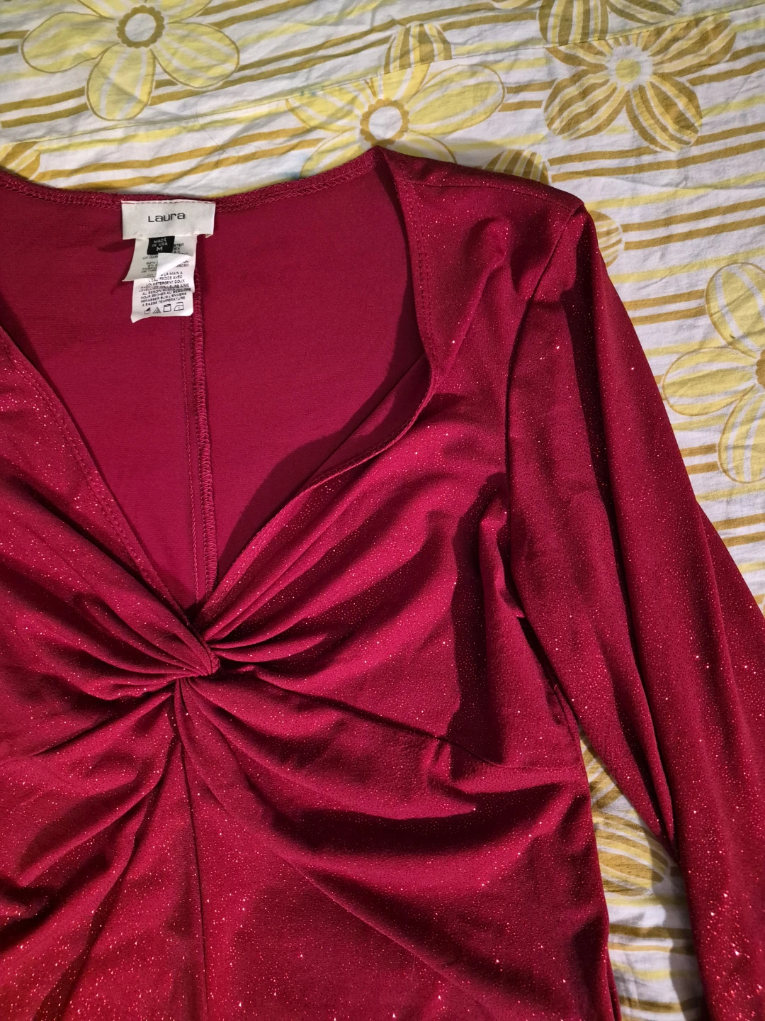 Red sparkly top with a twist front - photo 4