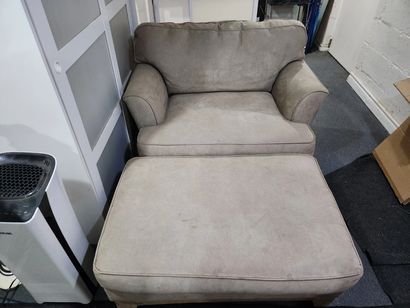 Comfortable Armchair with Ottoman - photo 2