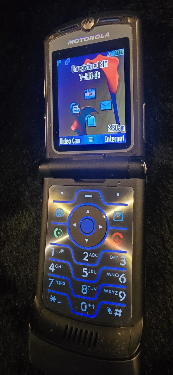 Motorola RAZR V3 Flip Phone - Grey