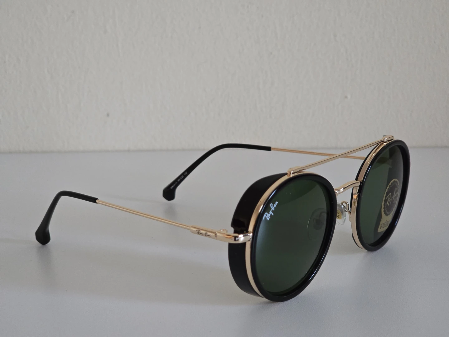 Ray-Ban Sunglasses with Black Frame and Green Lenses - photo 2