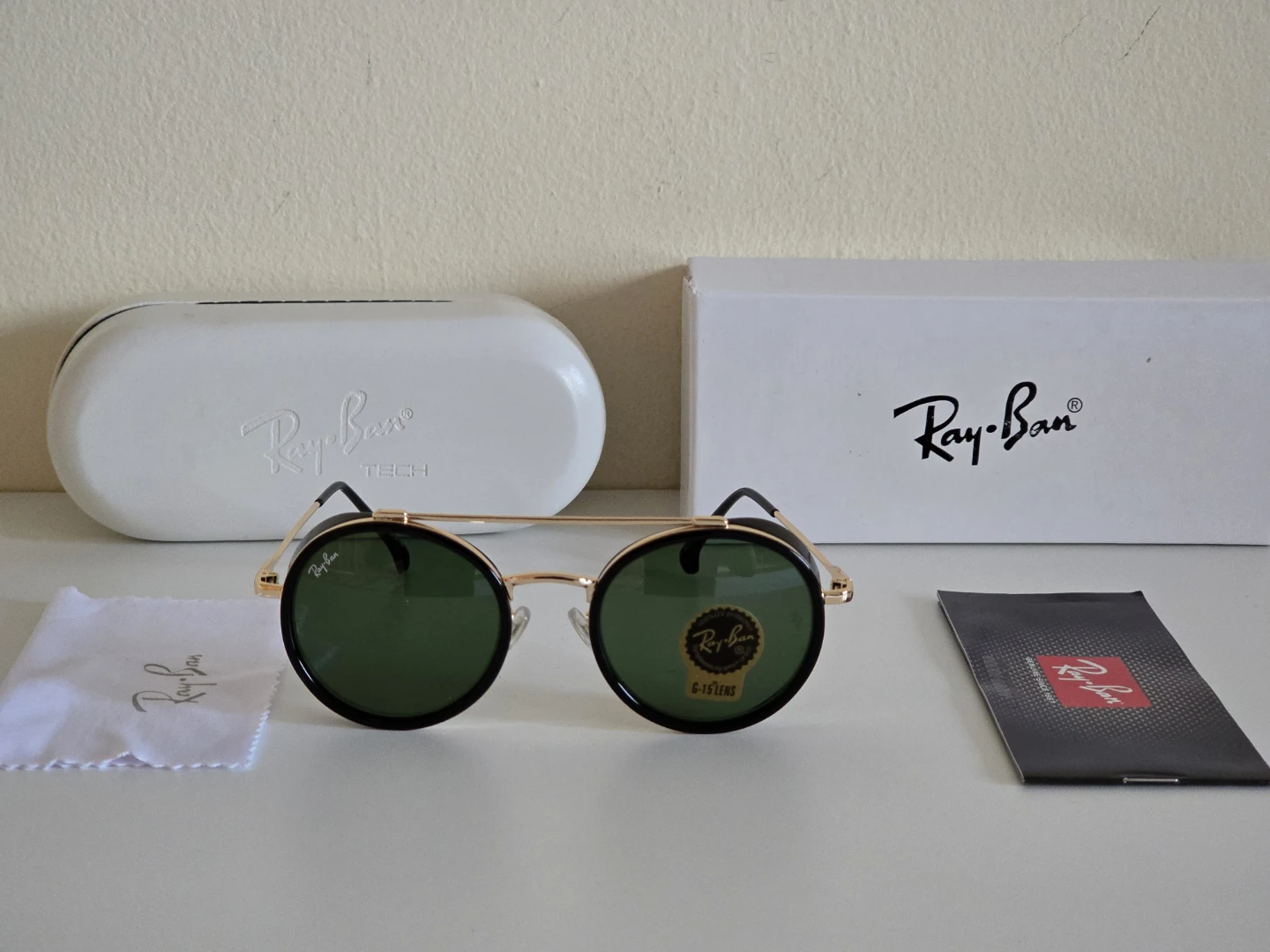 Ray-Ban Sunglasses with Black Frame and Green Lenses - photo 4