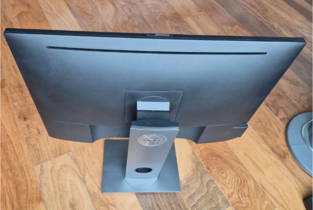 Dell 24" LED Monitor - photo 2