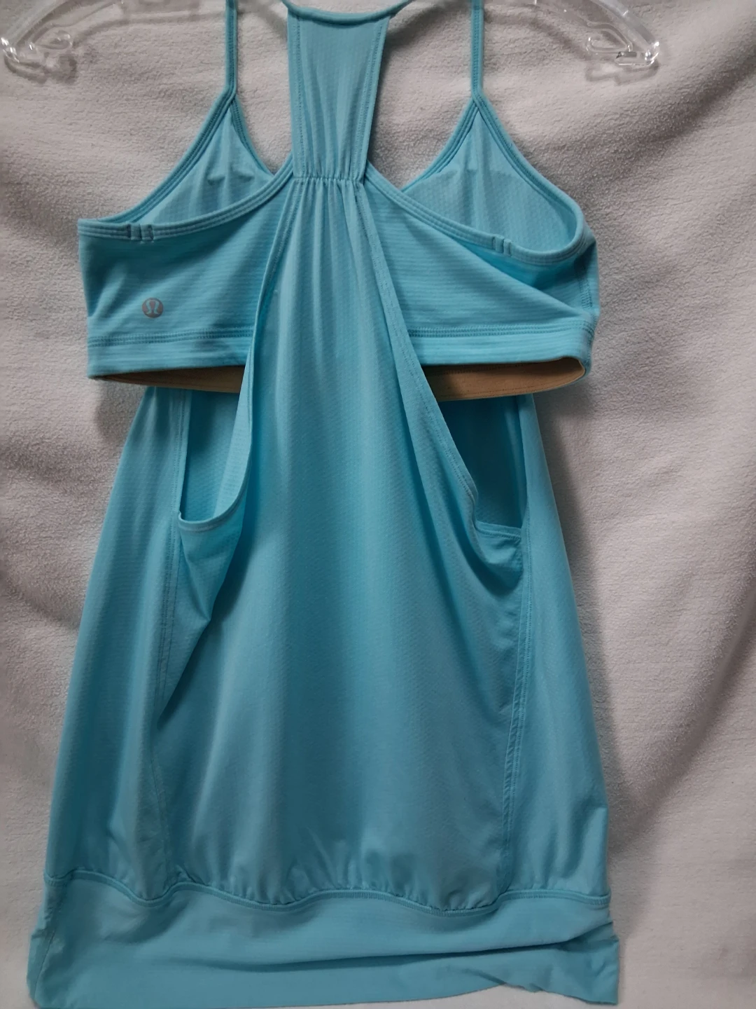 SIXE 8 Lululemon Light Blue Tank Top with Built-in Bra - Size 8