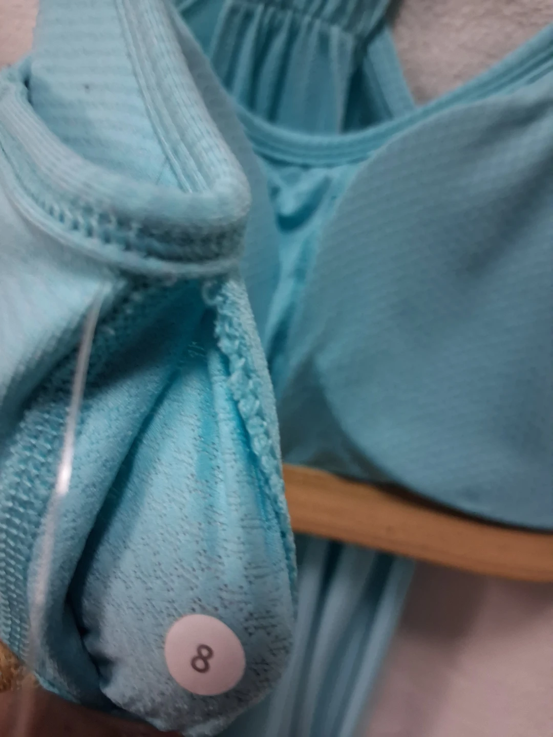 SIXE 8 Lululemon Light Blue Tank Top with Built-in Bra - Size 8 - photo 4