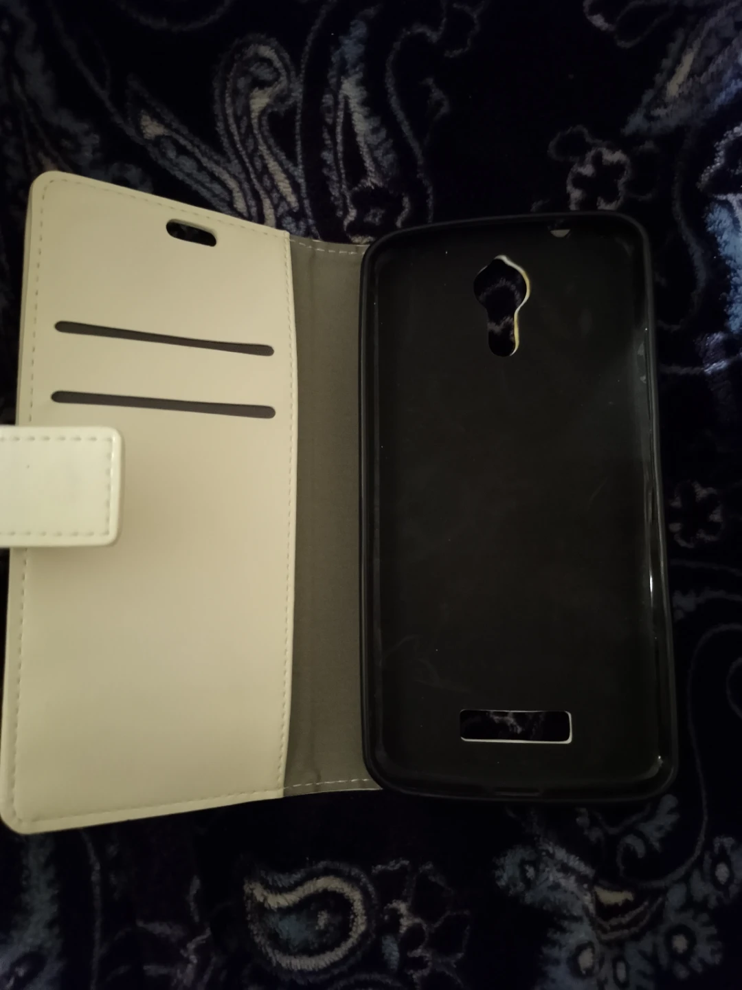White Owl Family Flip Phone Case - photo 2