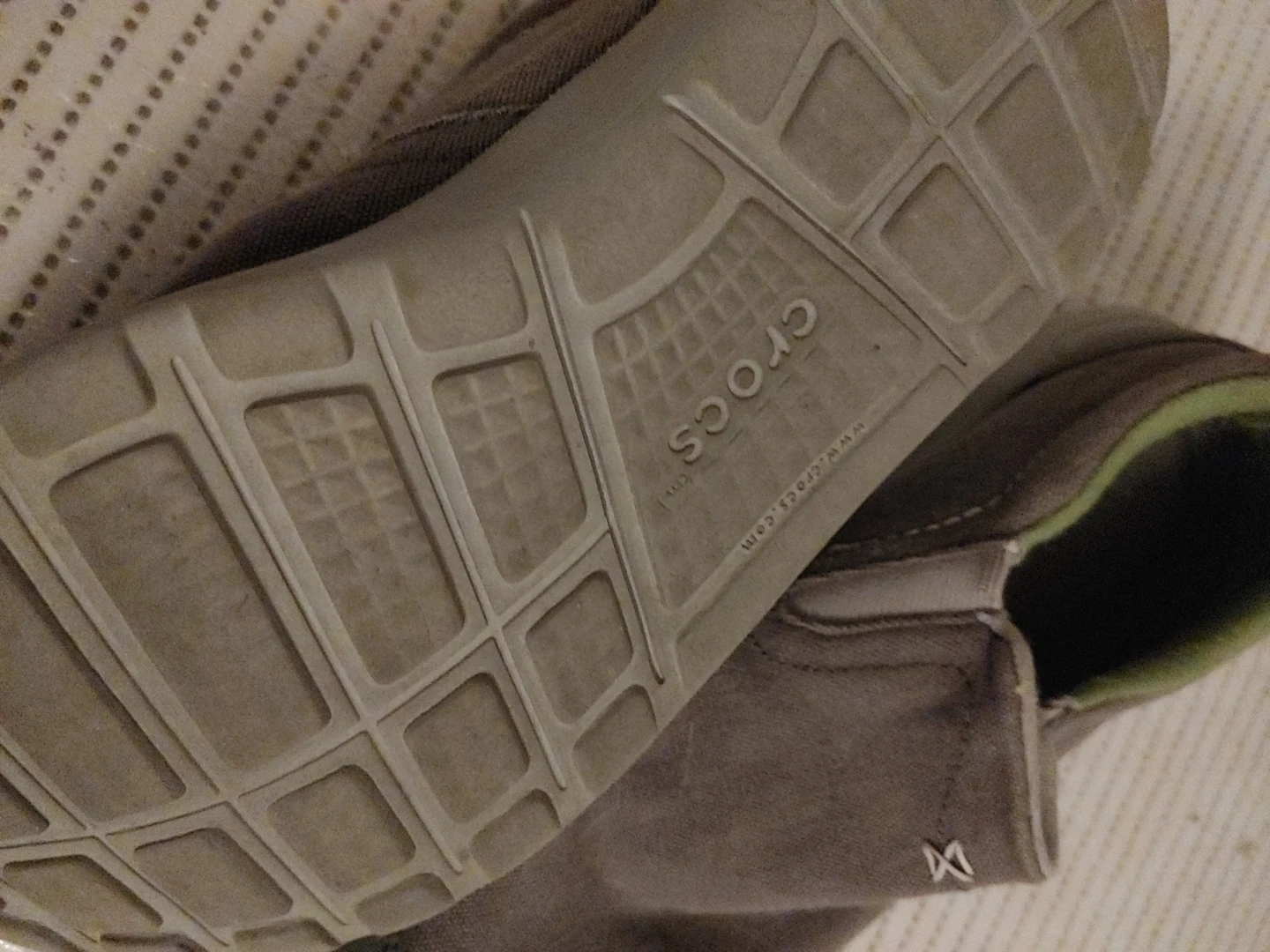 Crocs Slip-On Shoes - mens size 7 - photo 2