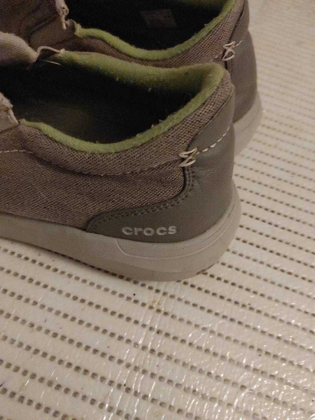 Crocs Slip-On Shoes - mens size 7 - photo 3