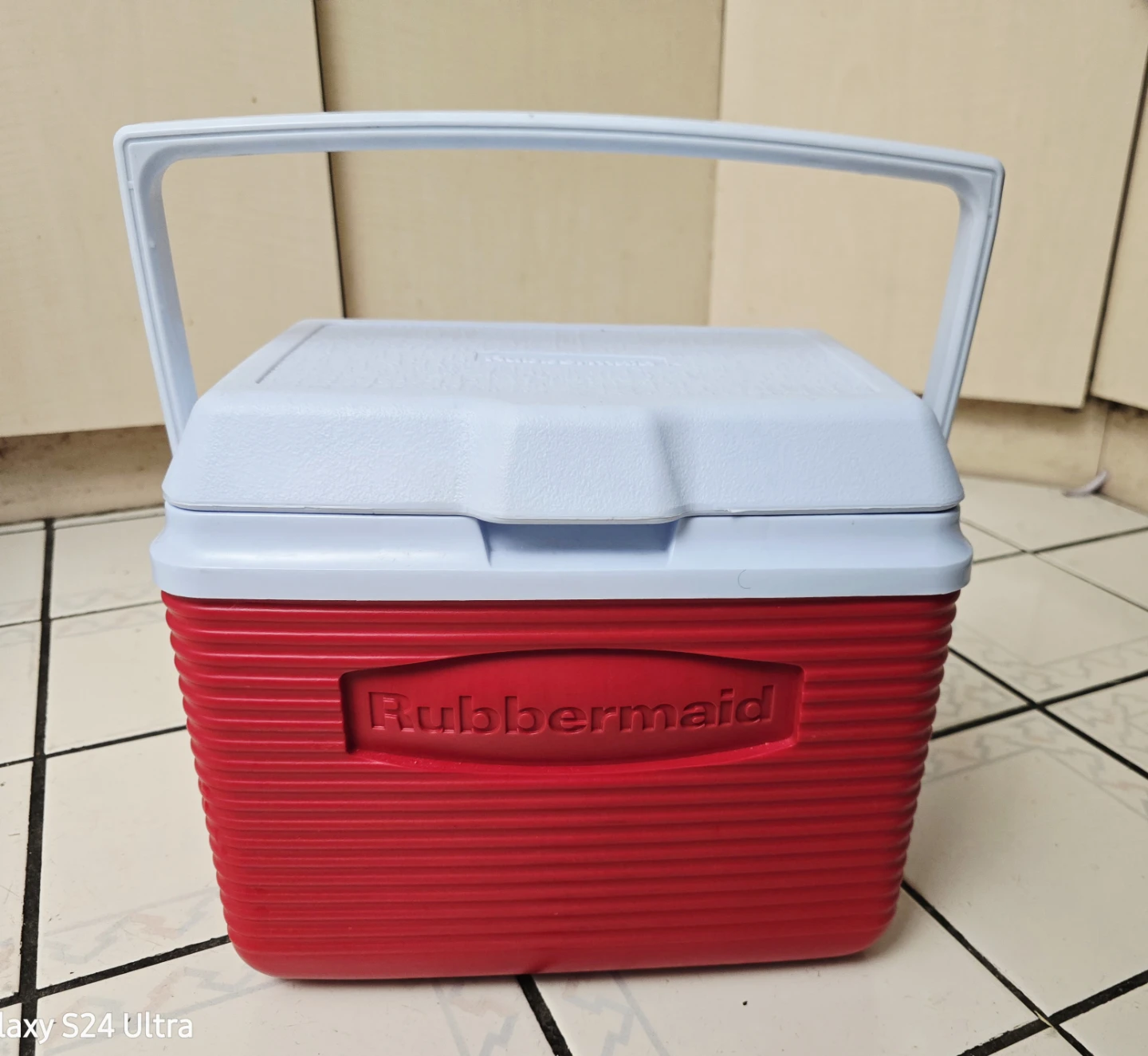 Rubbermaid Cooler Red White 5 Qt Ice Chest 6-Pack Lunch Box