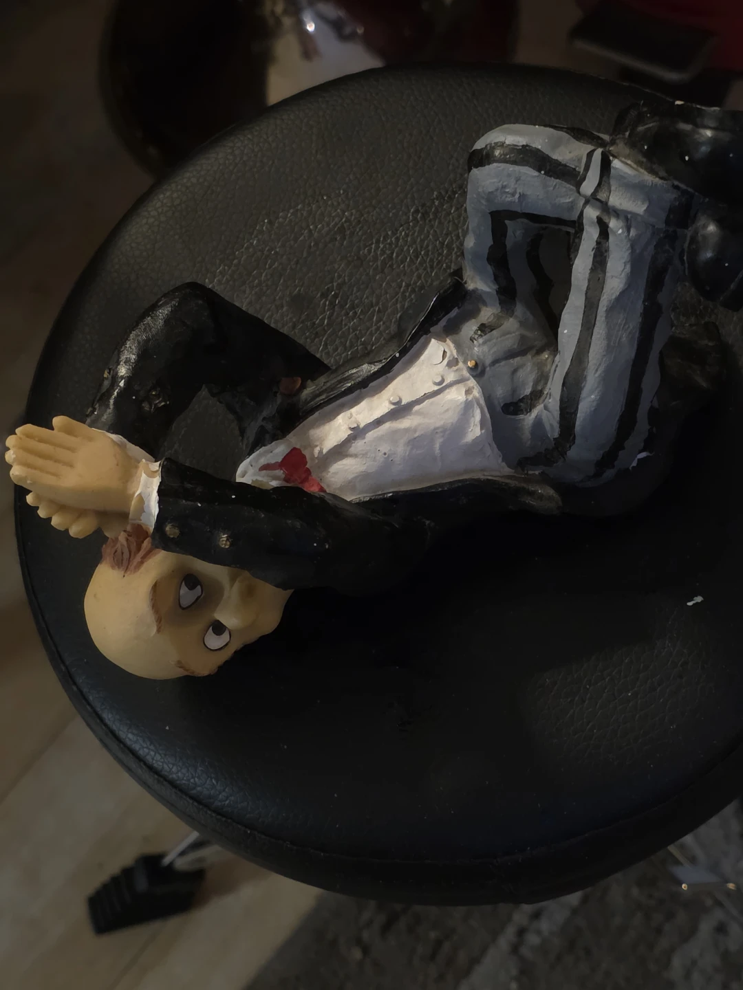 Wine bottle holder James the Butler series