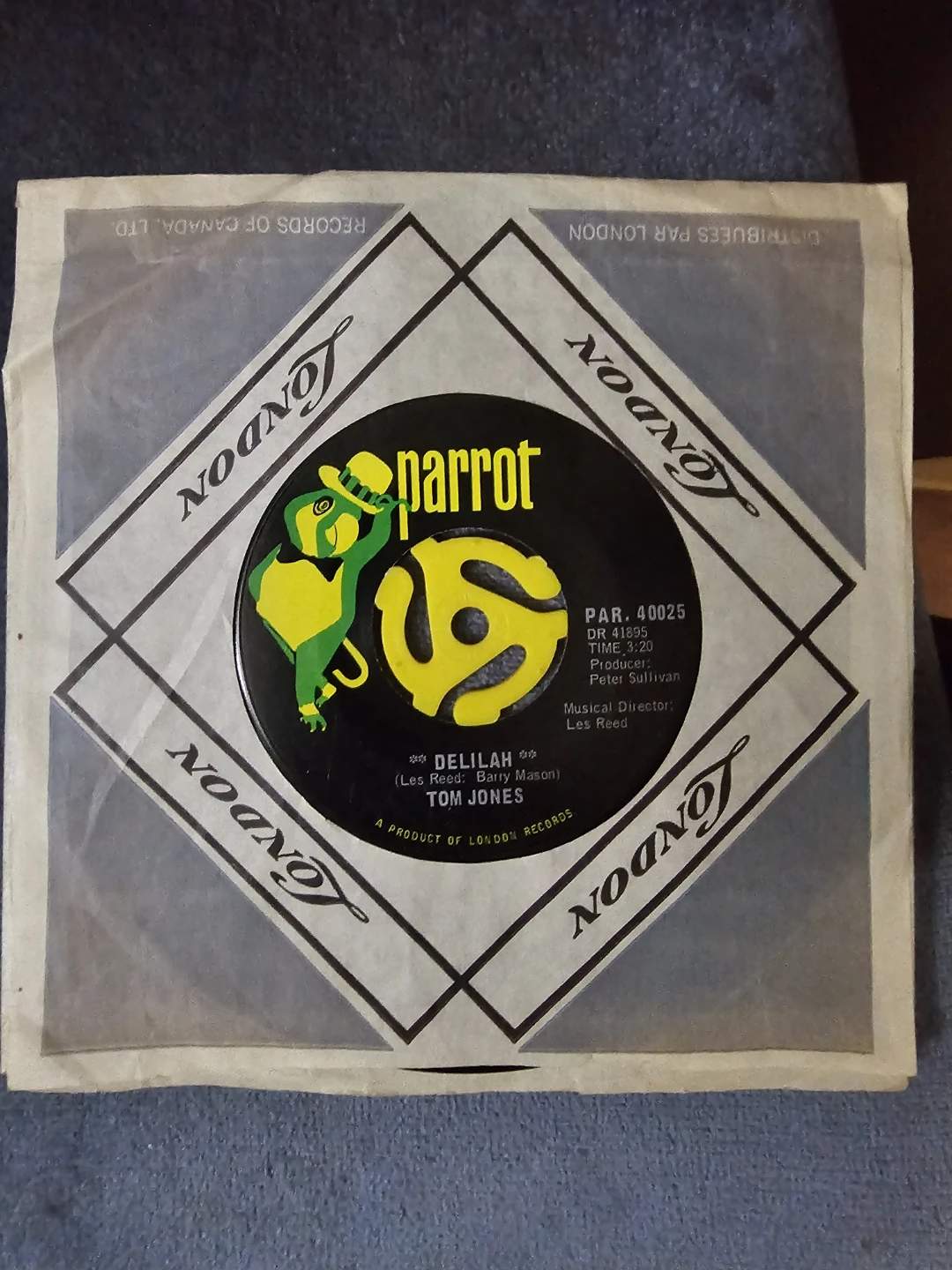 Tom Jones "Smile" / "Delilah" 7" Vinyl Record - photo 3