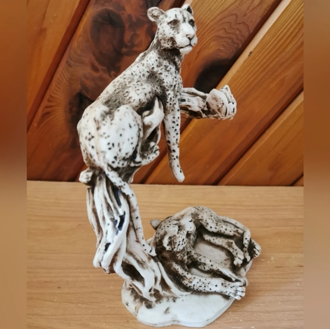 Vintage Cheetah Sculpture on Tree Branch - photo 2