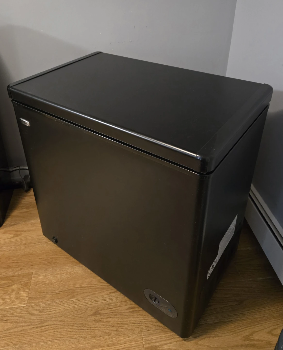Danby chest freezer Black Great condition - photo 3