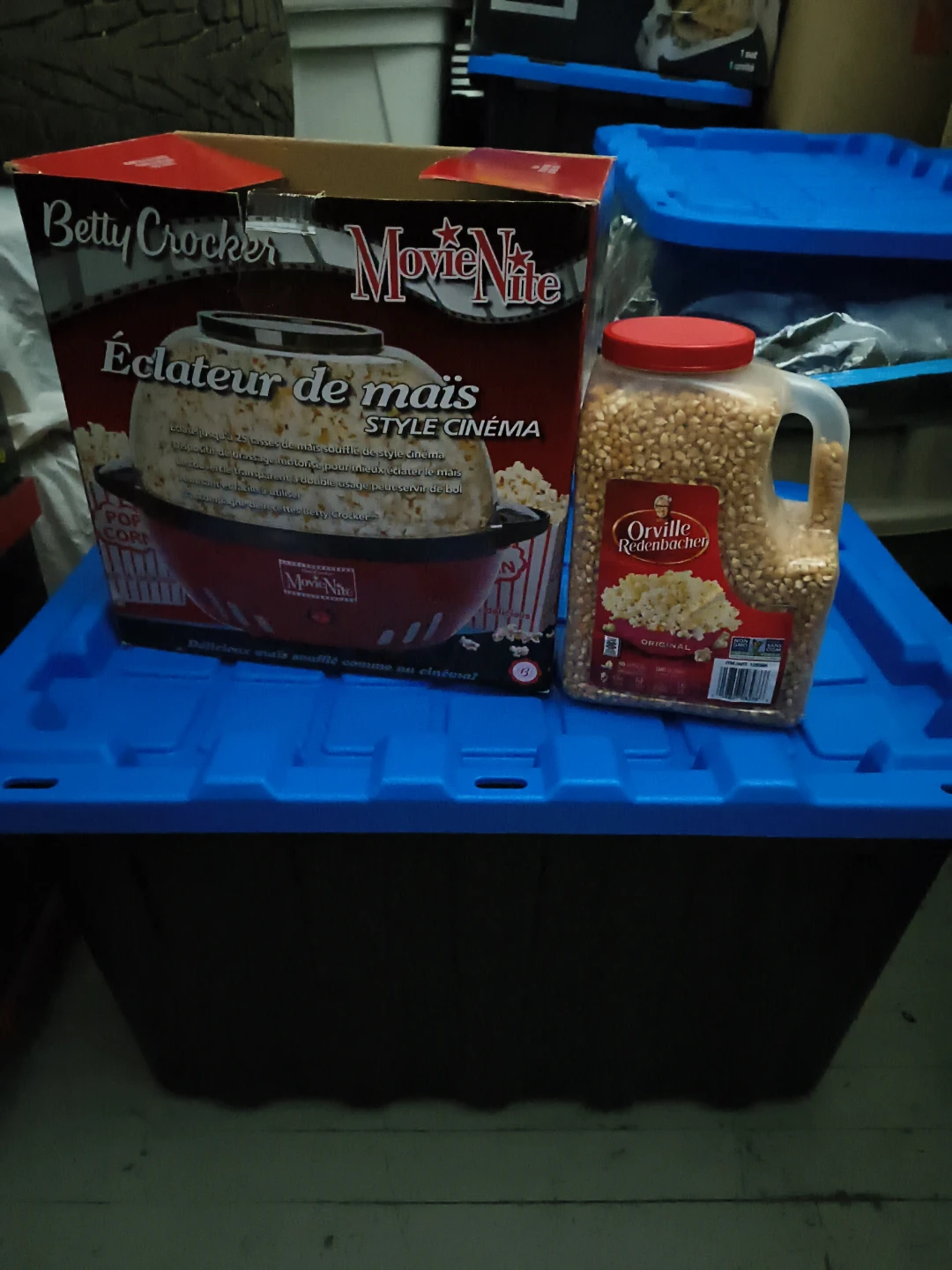 Betty Crocker Movie Nite Popcorn Machine with Popcorn Kernels