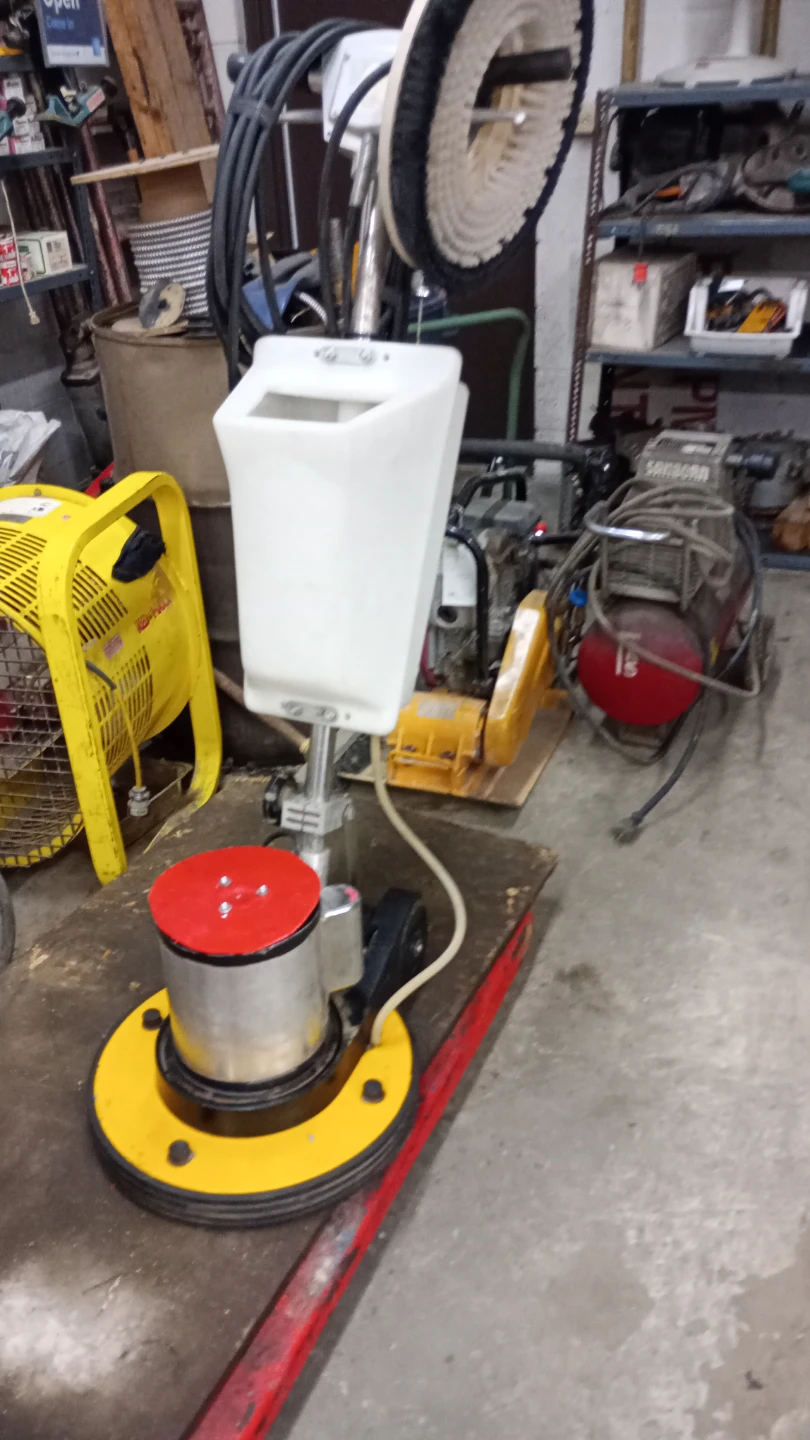 15" floor buffing machine, with carpet tank