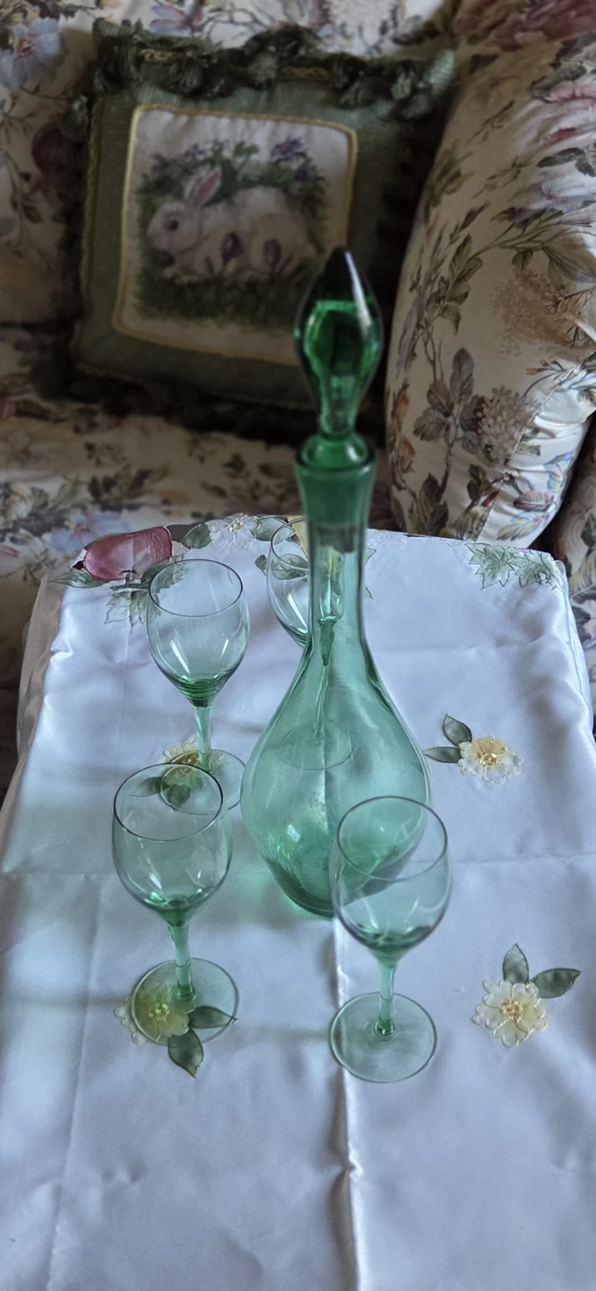 Vintage Green Glass Decanter and 4 Wine Glasses Set - photo 3